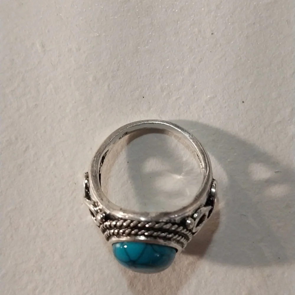 Sterling Silver Blue Turquoise Gemstone Ring - Picture 2 of 3